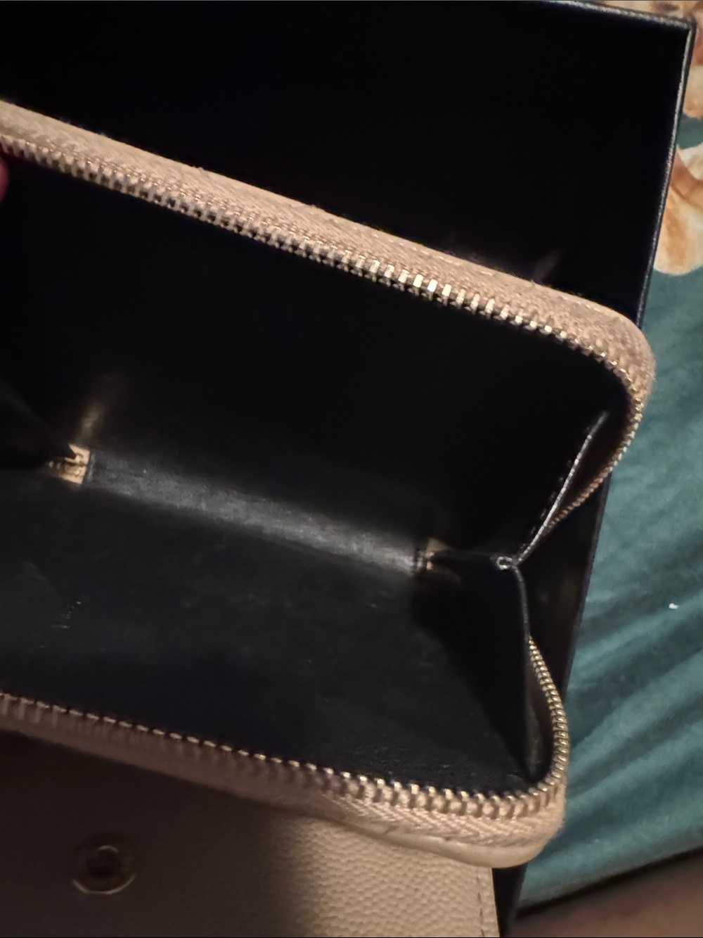 YSL CASSANDRE MATELASSÉ COMPACT ZIP AROUND WALLET - Picture 8 of 9
